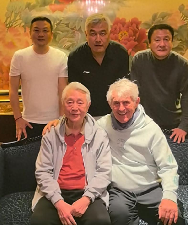 星空体育登录入口-世界杯一代北京相聚，米卢，金志扬满头白发，唯独他杨璞和不显老