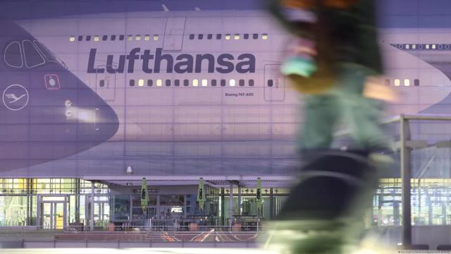 星空体育登录入口-惨过陪皇马出局，200球迷因汉莎罢工眼见球票作废